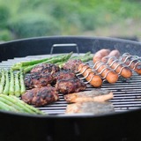 キャンプ飯に美味しい肉を食べよう！キャンプでオススメのバーベキューコンロ！